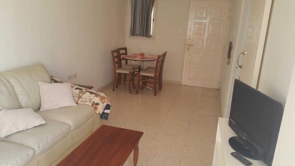 Pasianna Hotel Apartments Ларнака Экстерьер фото
