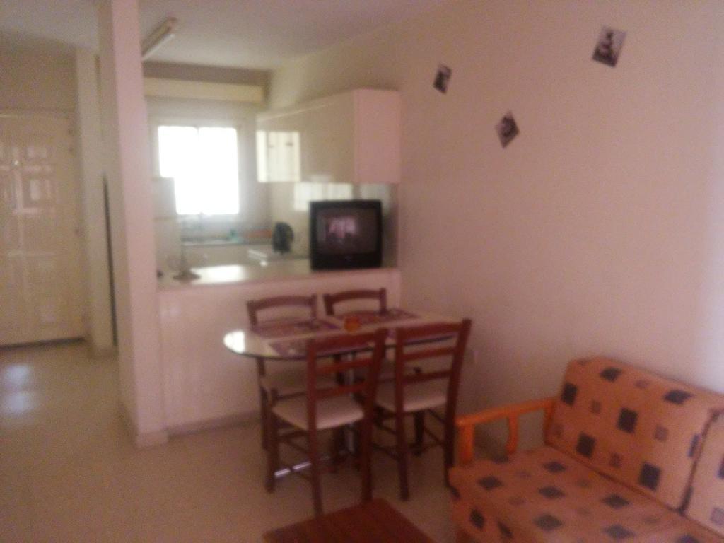 Pasianna Hotel Apartments Ларнака Экстерьер фото