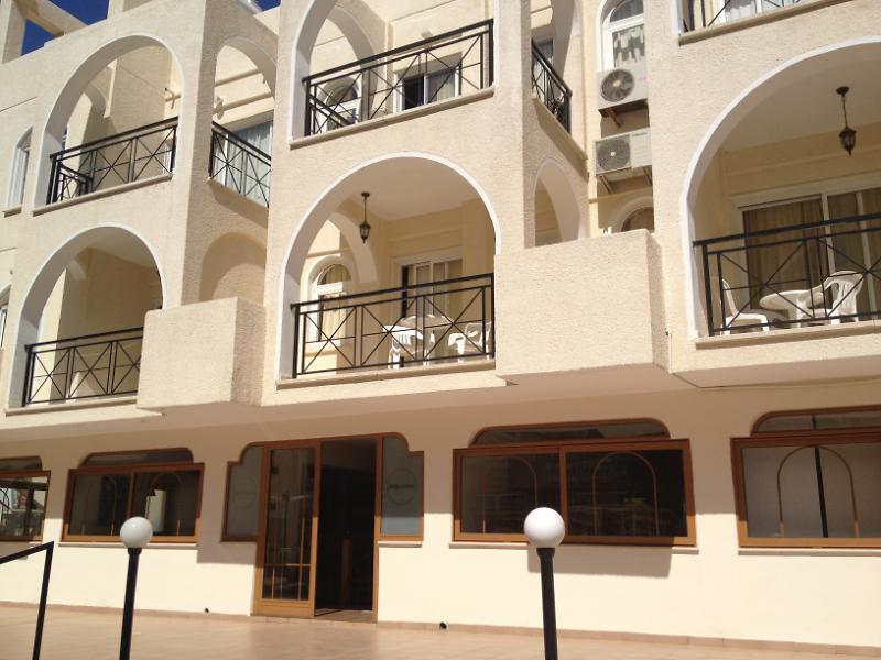 Pasianna Hotel Apartments Ларнака Экстерьер фото